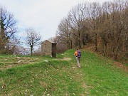 26 Alla  cappelletta Madonna del cacciatore (1006 m)